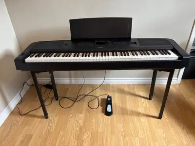 Yamaha Digital Grand Piano DGX670, View more