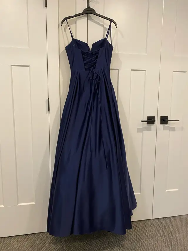 Gorgeous satin grad dress with pockets in Women's - Dresses & Skirts in Edmonton - Image 9