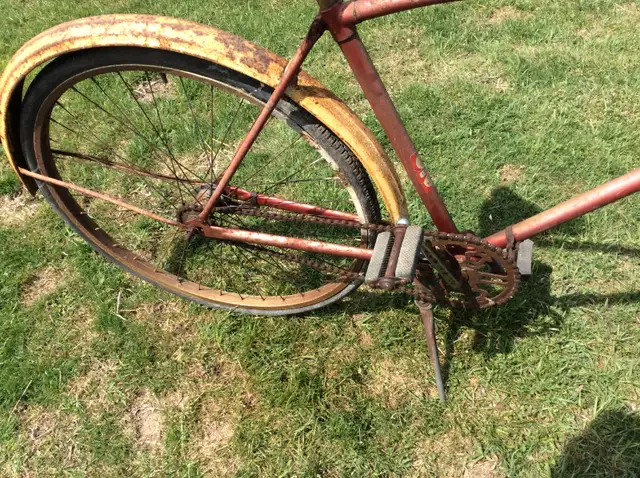 VINTAGE CCM BICYCLE...$160..CANDLE, ROTARY PHONE, INSULATORS in Road in Hamilton - Image 6