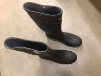 Baffin steel toe new rubber boots size 14.