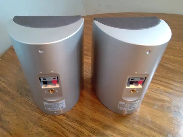 SONY Book Shelf Speakers 10-100 W peak power. 4-8 Ohms BRANDNEW in Stereo Systems & Home Theatre in Mississauga / Peel Region - Image 4