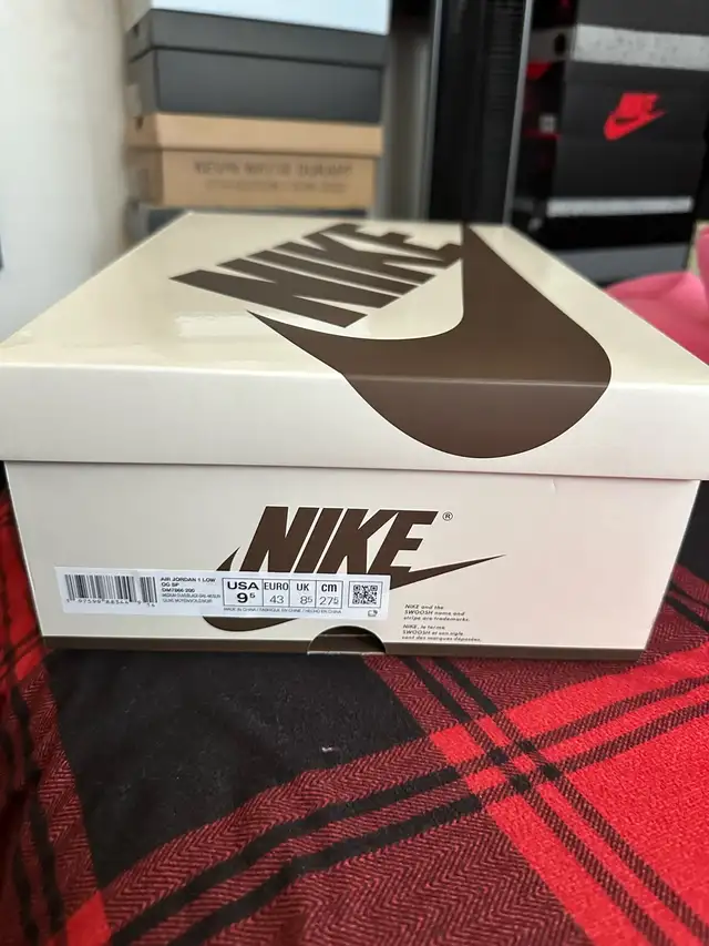 Jordan 1 Retro Low / Travis Scott Medium Olive / Size 9.5 DS in Men's Shoes in City of Toronto - Image 6