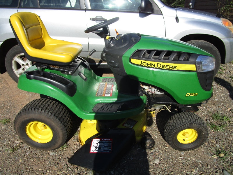 SOLD John Deere D120 Lawn Mower Tractor | Lawnmowers & Leaf Blowers