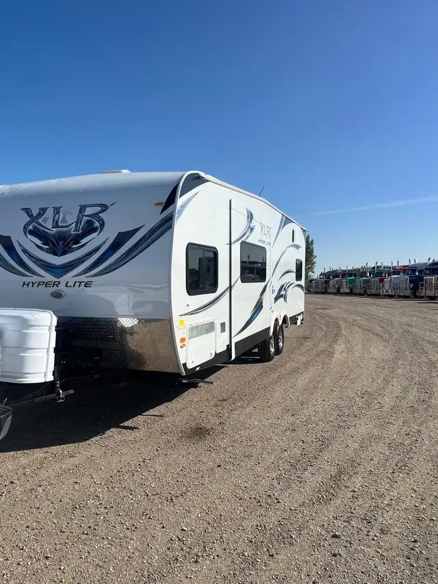 2012 XLR toy hauler 27hfs in Travel Trailers & Campers in Regina - Image 2
