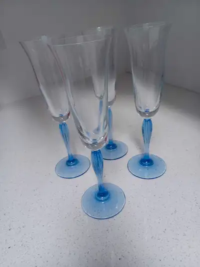 Verres à champagne, View more