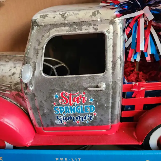 Members Mark Light Up Metal Vintage Truck Brand New In Box  in Toys & Games in Mississauga / Peel Region - Image 3