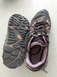 Merrill Hiking Sneakers