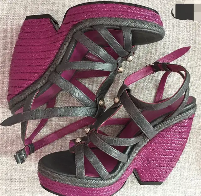 AUTHENTIC BALENCIAGA GROMMET WEDGE SANDALS-SIZE 9, fits size 8 in Women's - Shoes in Oakville / Halton Region - Image 4