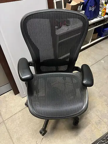 Herman Miller Aeron Chair Size C-Fully Loaded Condition: Excellent Quantity : 20 In Stock Price: $80...