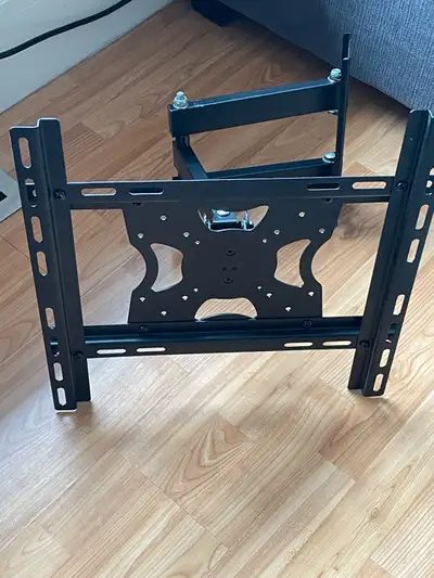 Upgrade your viewing experience with this articulating TV mount, designed to support a range of TV s...