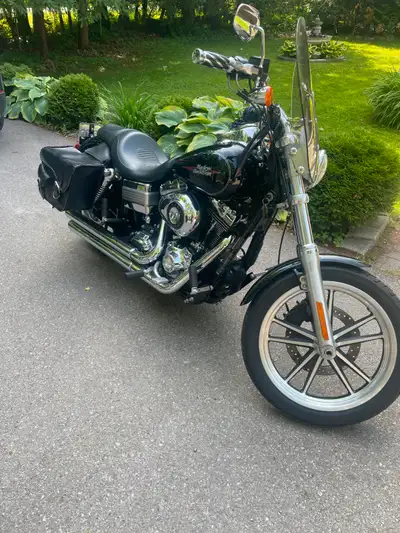 2009 Harley - Dyna Low Rider 33,317 kms, Mint condition Quick release windshield Detachable leather...