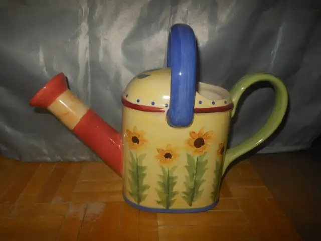 Watering can in Plants, Fertilizer & Soil in City of Montréal - Image 3