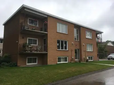 Unit is located on the lower floor of a quite 6 plex. Fresh paint and some new flooring. The unit ha...