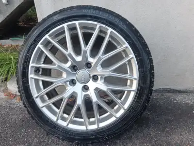 4 Jante de Audi A4 original, en très bon état. Monté avec des pneus d'hivers, bon pour au maximum 1...