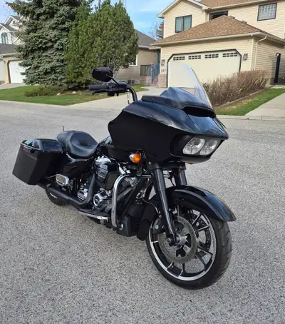 Please call 403-241-0043 on this ad!! 2021 Harley Davidson Road Glide. Glossy black paint with after...