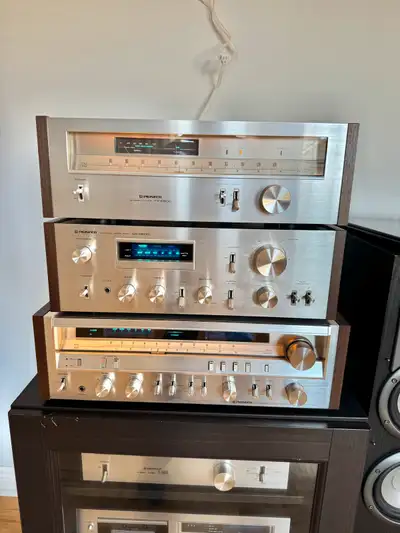 Selling a vintage Pioneer SX3800 receiver, a classic piece of audio equipment known for its warm sou...