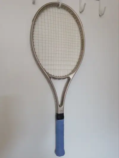 Très bonne condition / very good condition. Note: Cette raquette est désirable pour être collectée :...