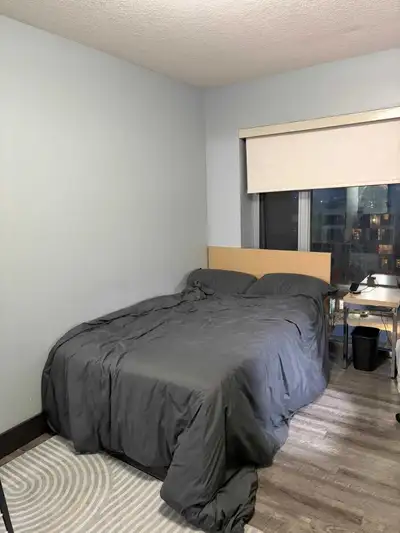 King Street Towers, Tower 1, 333 King Street North, Waterloo, Ontario. Suite 804, sub unit 1, single...