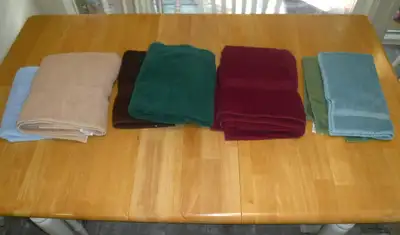 For sale are 5 Bath Towels and 2 Hand Towels as shown in the pictures. Used but, in good condition....