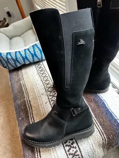 Pajar winter boots with natural fur size 8 in excellent condition