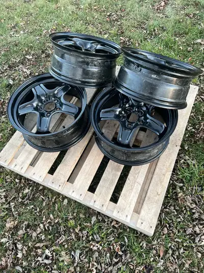 A set of 17 inch rims. Bolt pattern 5x110. Was used on a 2009 Chevy Malibu.