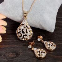 NEW! Gorgeous Delicate 18K Gold Filled Crystal Necklace Set
