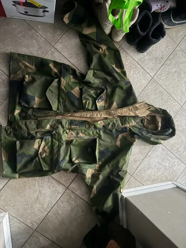 Camo Jacket in Men's in Mississauga / Peel Region - Image 3