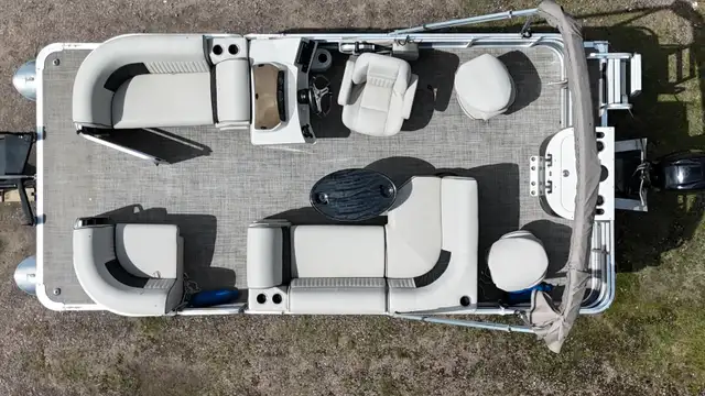 2020 Legend Splash + Flex Pontoon Boat in Personal Watercraft in North Bay - Image 6