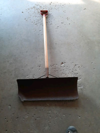 Metal snow shovel (24" blade) 