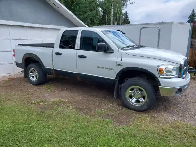 2007 Dodge Ram 1500 5.7L Hemi 4x4 294 000km The bad : It has a draw on the battery so I’ve been unho...