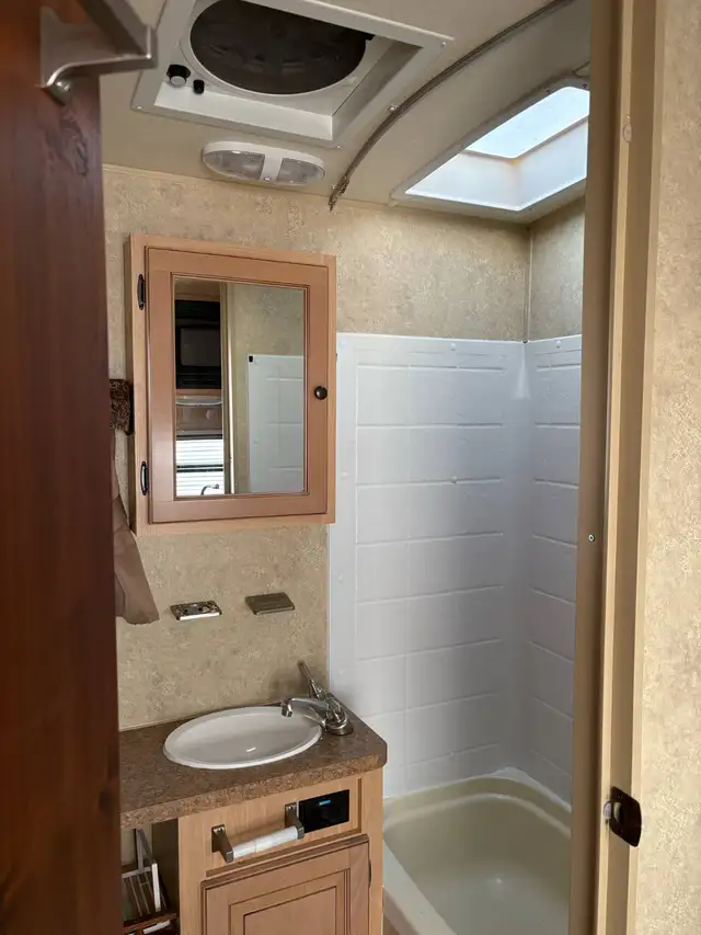 VR Hybride Shamrock Forest River 2013 – 17 pieds – Clé en main! in RVs & Motorhomes in Laval / North Shore - Image 10