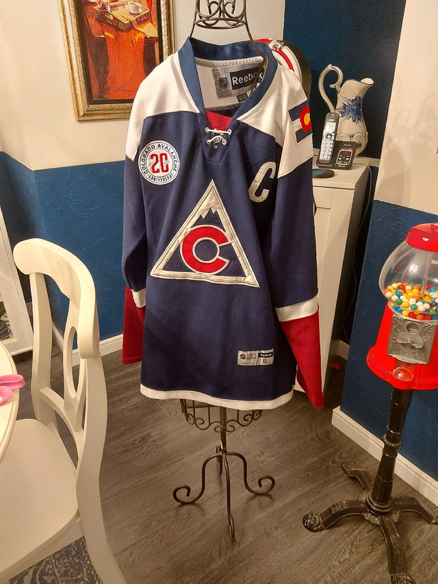 Colorado avalanche jersey xl in Other in Calgary
