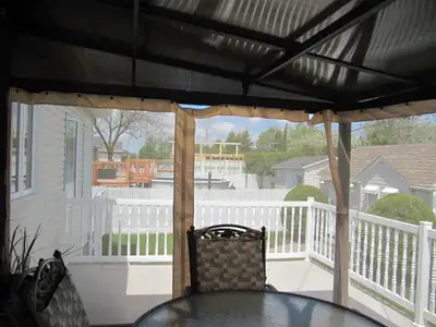 Moustiquaire pour gazebo ou abri soleil 10 x 12 - NEUF- , jamais utilisé. couleur beige, avec croche...
