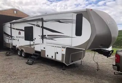 $49,500 OBO – Located in Humboldt, SK If you’re looking for a true residential luxury fifth wheel, t...