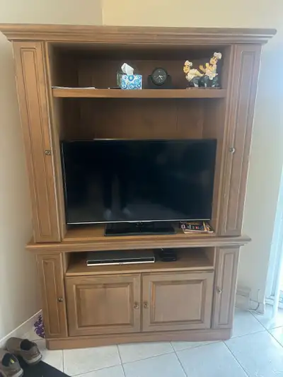 Meuble en coin pour télévision à vendre, View more