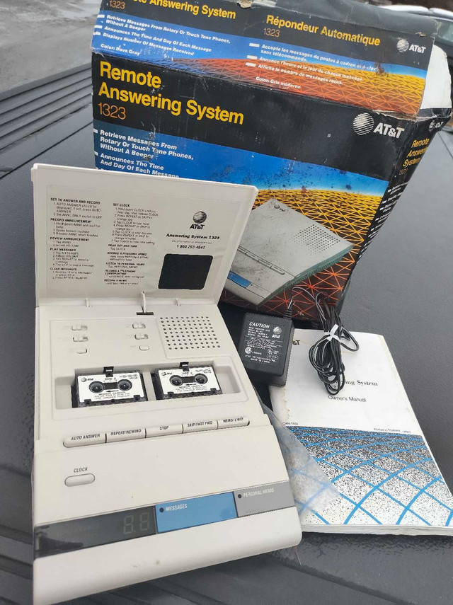 AT&T Micro Tape Telephone Answering Machine / Good Working Cond. in General Electronics in Kawartha Lakes - Image 2