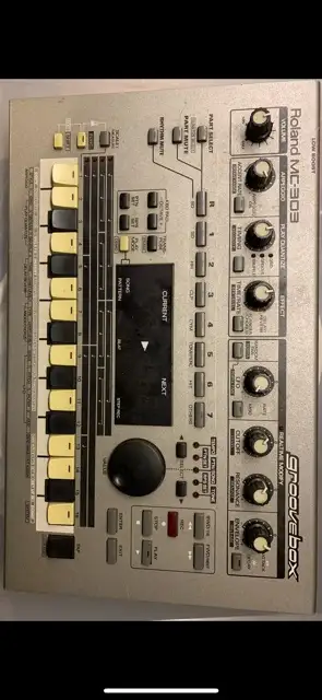 VINTAGE Roland MC-303 Res Filter Synth Drum Machine Groovebox !!, View more