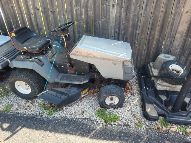 Craftsman Riding Mower in Lawnmowers & Leaf Blowers in Windsor Region