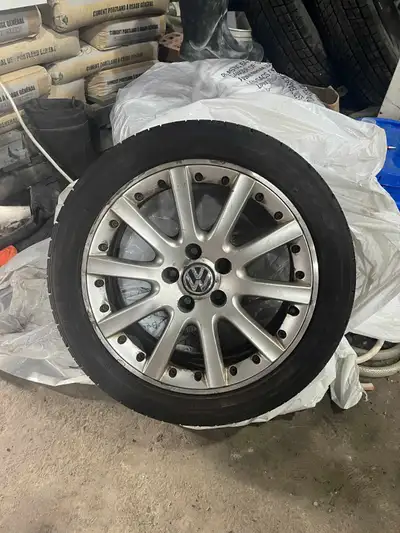 Pneus toyo 4 saisons, utilisés moins d'une saison. Excellente condition, achetés pour 1000$ (sans le...