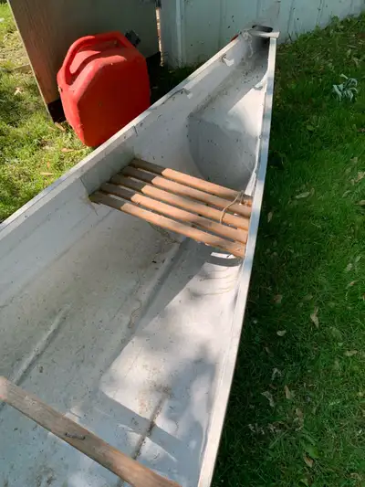 Canot 16 pieds de lac fond plus plat que canot de rivière