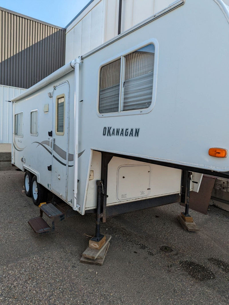 Okanagan ultra lite fifth wheel Travel Trailers & Campers