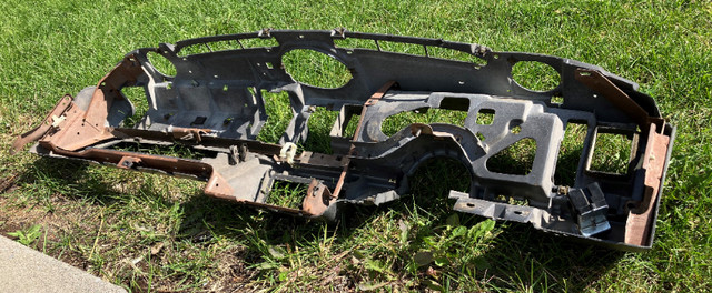 1979-1986 Ford Mustang Dash Frame with Metal Structure OEM dans Pièces de carrosserie  à Ville de Montréal - Image 3