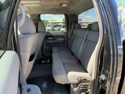 Selling 2006 ford f150 runs and drives great. 2006 f150 5.4l 254k mileage. little rust near fenders...