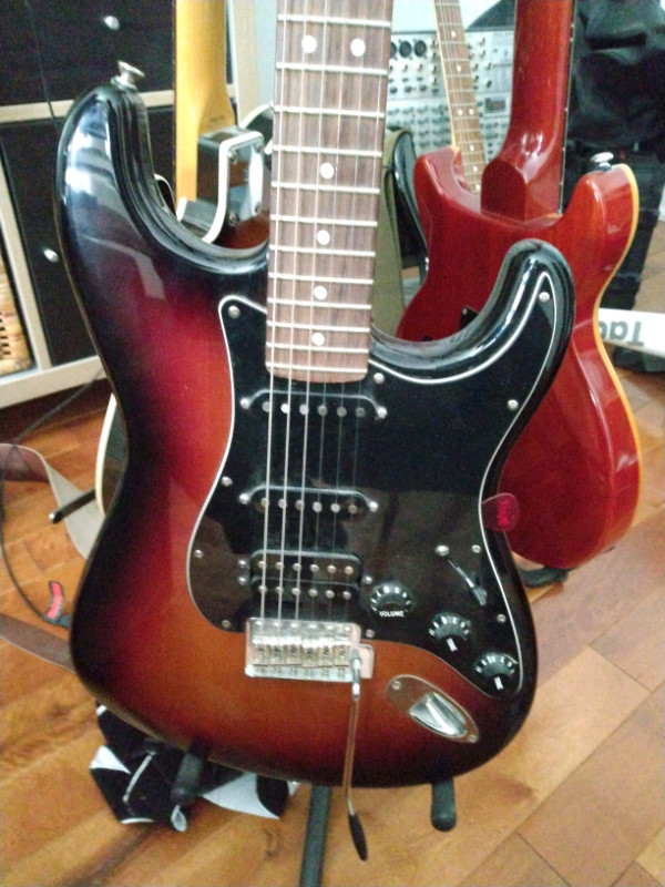 Fender American Special Stratocaster 2009. in Guitars in Oshawa / Durham Region - Image 4