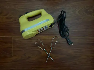 KitchenAid Hand Mixer(5 Speeds)Condition: Like New, View more