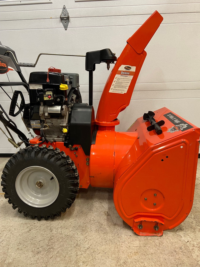28” Ariens Deluxe snow blower in Snowblowers in London - Image 2