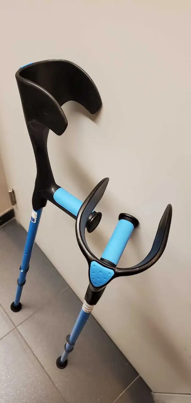 ✅️2X HMS Vilgo Crutches Non-slip forearm (Mint Condition) in Health & Special Needs in City of Toronto - Image 9