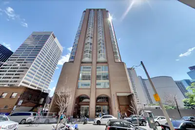 University/Dundas Large 1 BR Condo for rent - $2100