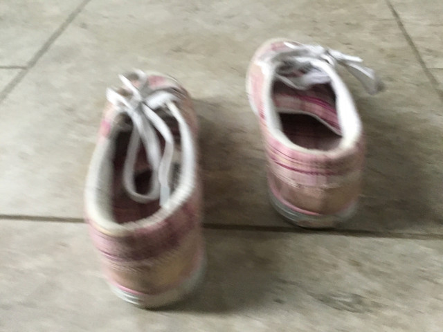 Pink plaid girls/ladies’ shoes Size 7.5 dans Femmes - Chaussures  à Guelph - Image 4