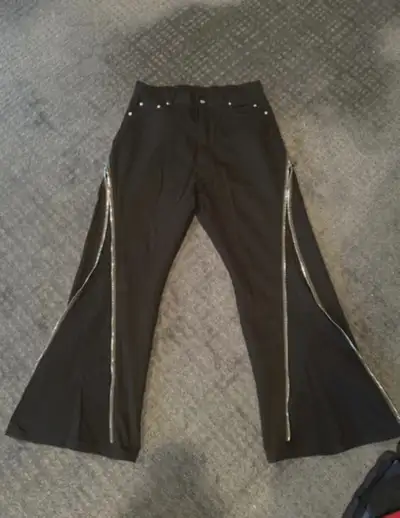 Feel free to message me for measurements and or more pictures! I’m open to offers! These are ever so...